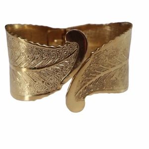 Vintage Bracelet Gold Tone Leaf Motif Hinged Cuff Bracelet
